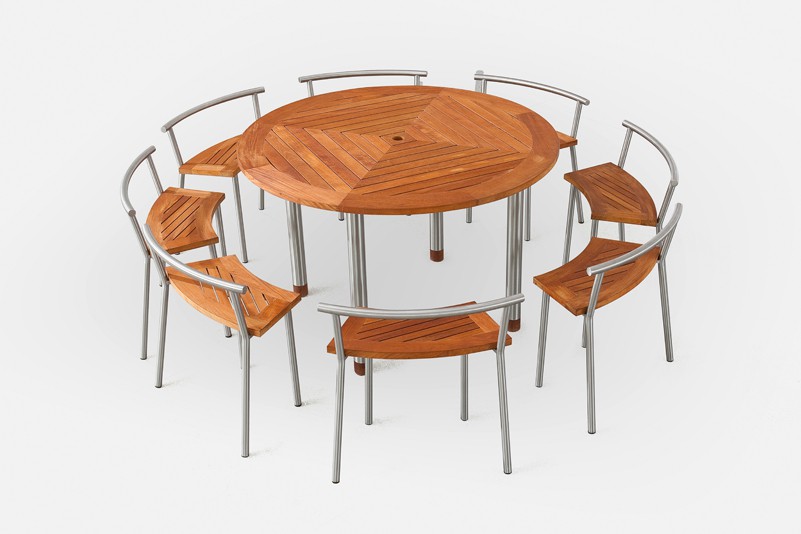 Outdoor round table & chairs